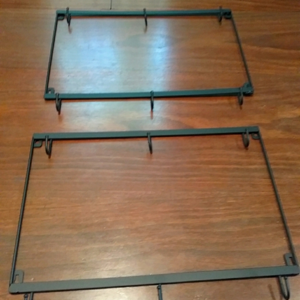 2 metal mug racks
